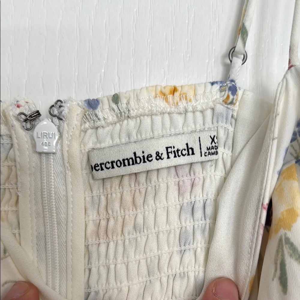 Abercrombie & Fitch elegant floral